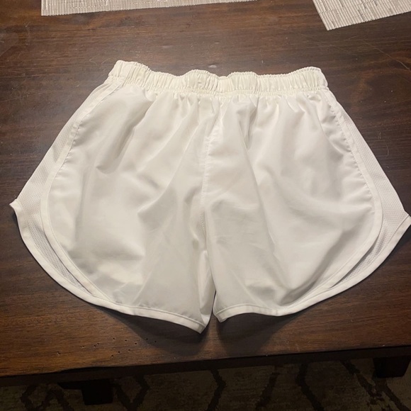 white nike shorts - Picture 3 of 4